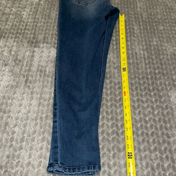 Democracy “Ab”solution Jeans.  Size 8. Medium Wash.  Skinny Jeans. - Picture 11 of 11